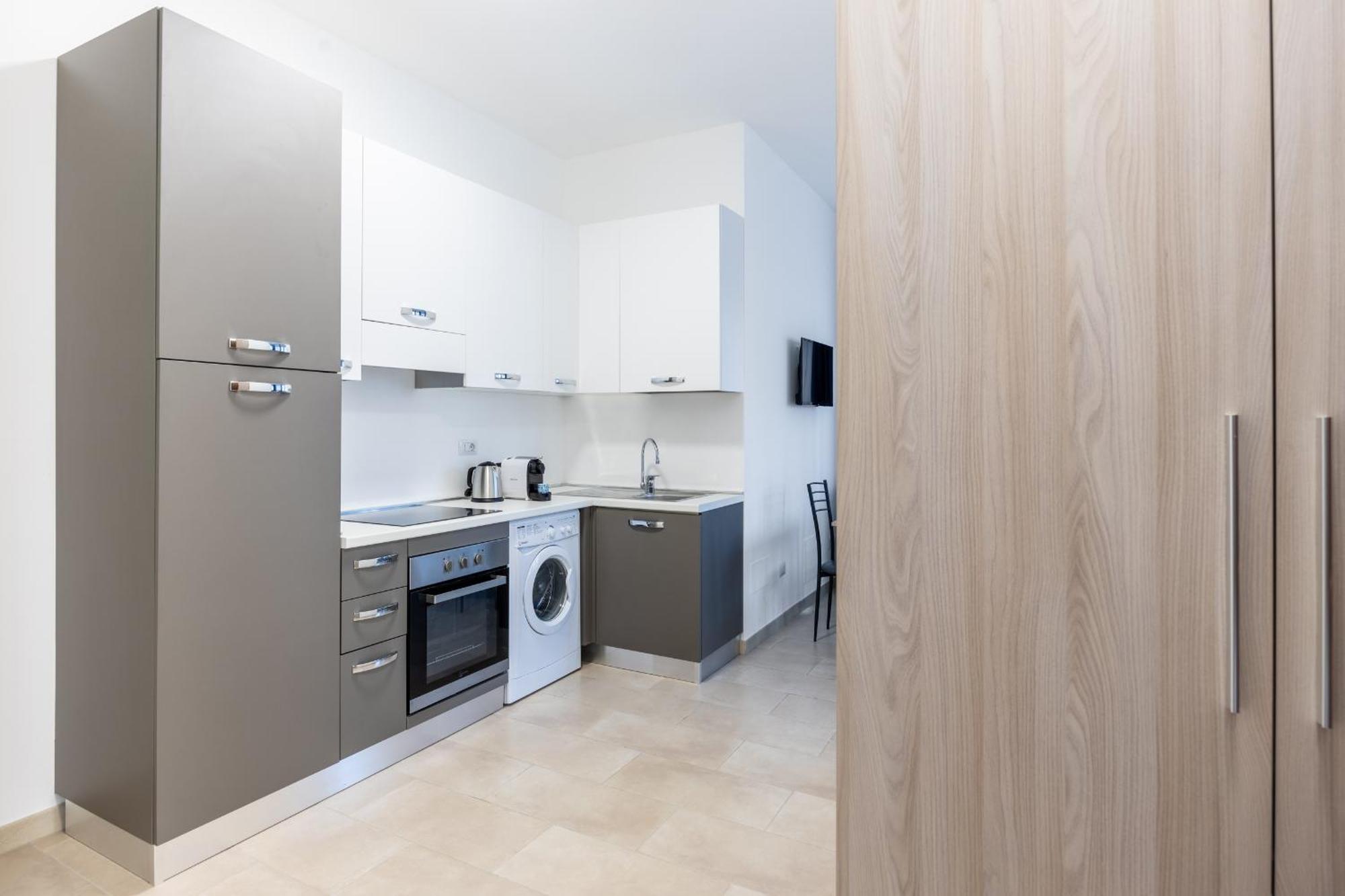 Cesano Boscone- One-Room Flat, Wi-Fi E Netflix Eksteriør billede