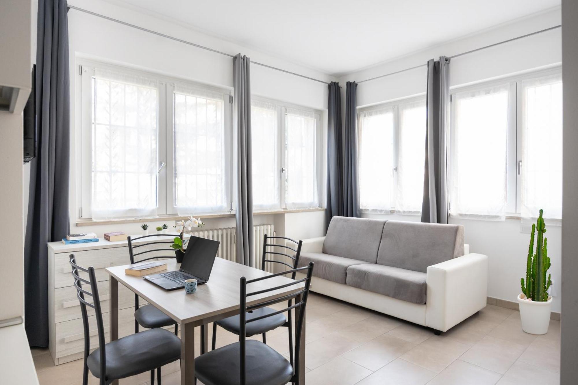 Cesano Boscone- One-Room Flat, Wi-Fi E Netflix Eksteriør billede